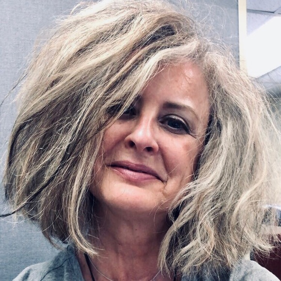 Meet your Posher, Debi - Picture 2 of 2